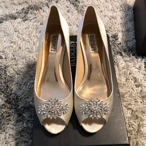 Badgley Mischka Nakita Pump Ivory 9